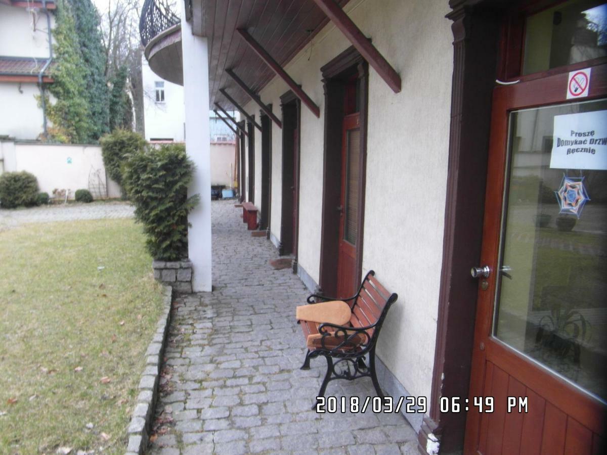 Iwona Hostel - Budget Rooms With Private Bathrooms Сопот Экстерьер фото