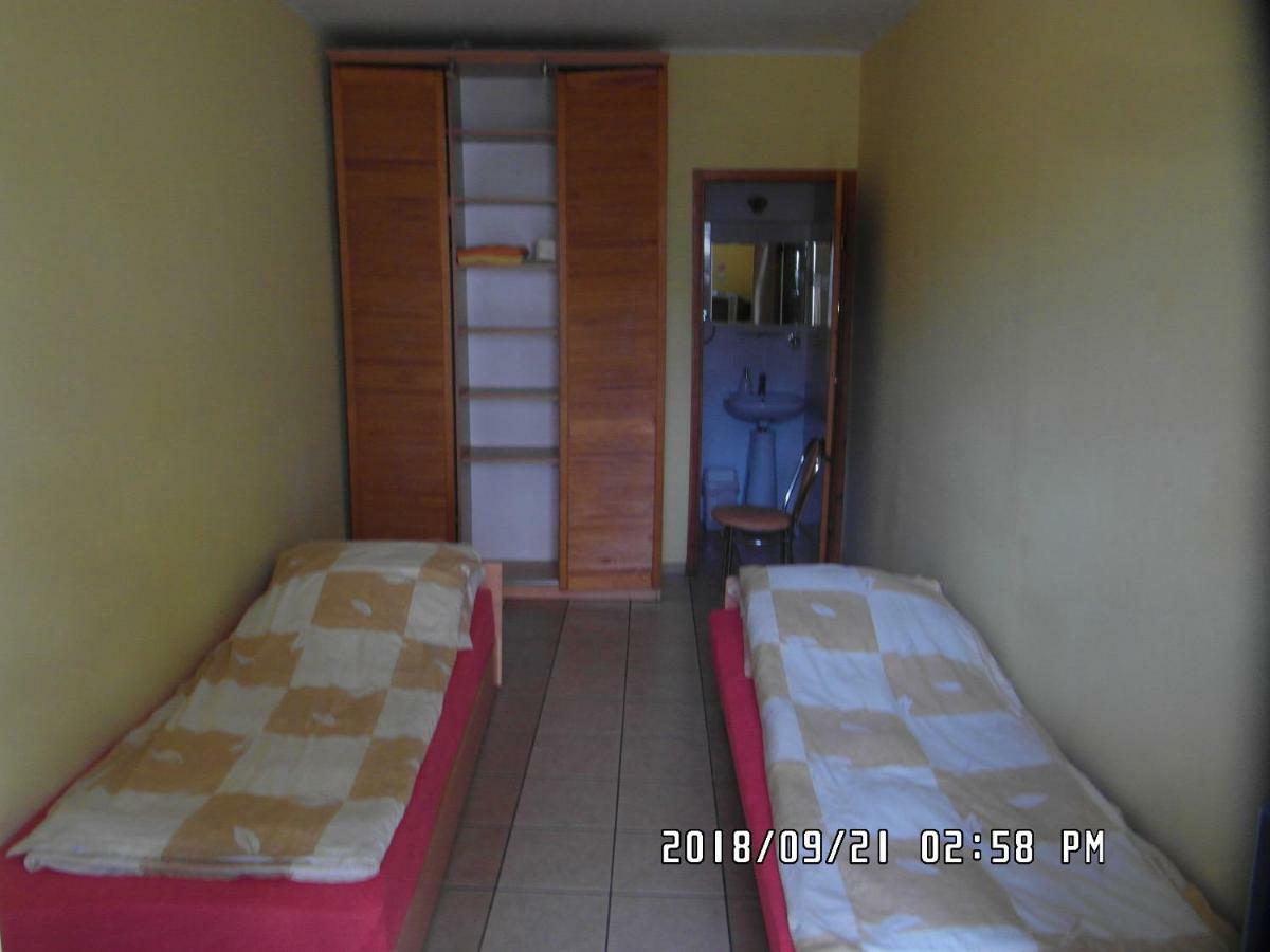 Iwona Hostel - Budget Rooms With Private Bathrooms Сопот Экстерьер фото