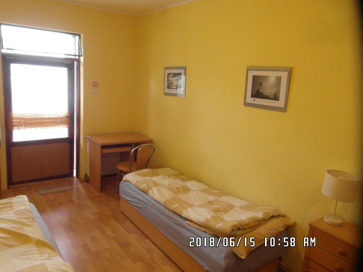 Iwona Hostel - Budget Rooms With Private Bathrooms Сопот Экстерьер фото